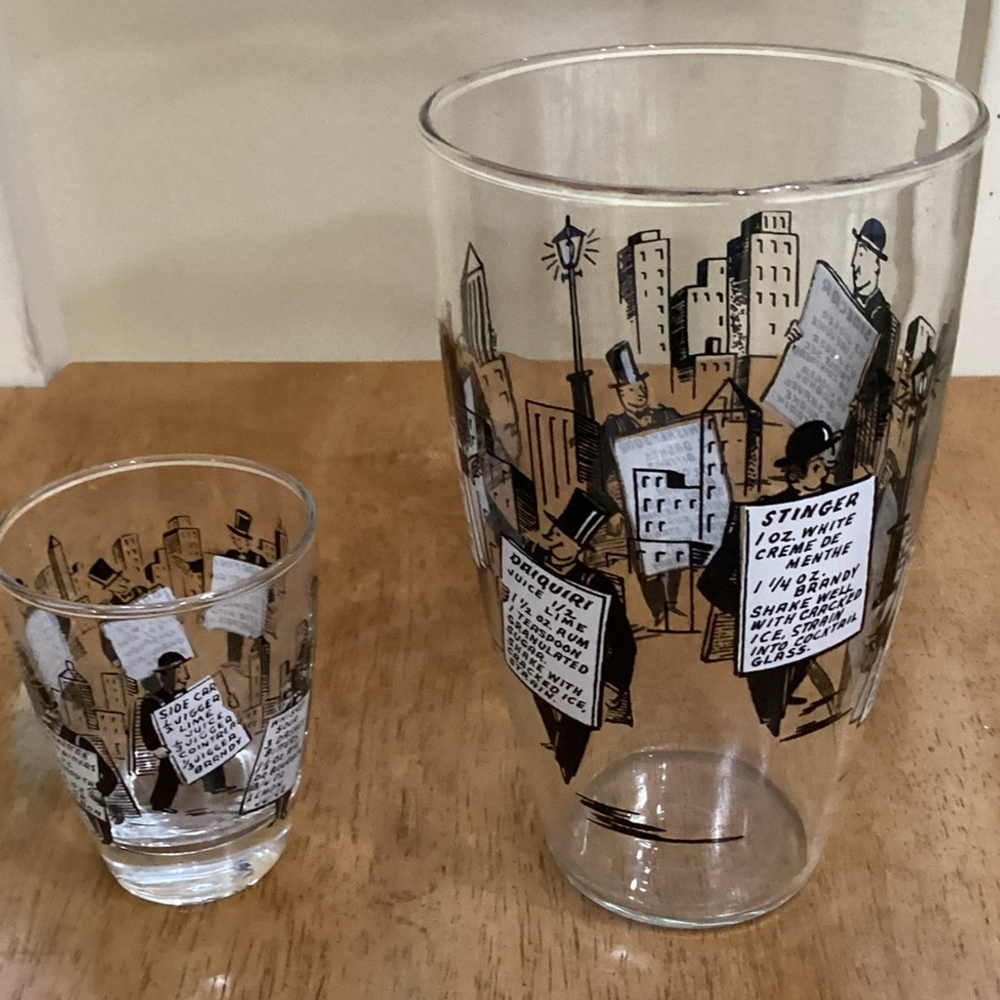 606. LOT OF 2 VINTAGE LIBBEY SANDWICH MAN CITYSCAPE BAR GLASSES - Picture 2 of 6
